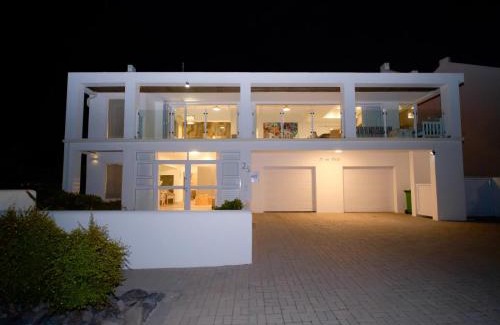 Shelley Point Villa | 25 on First