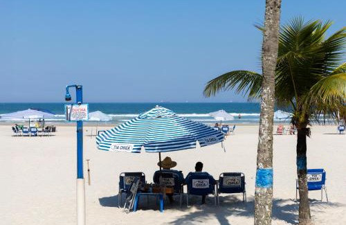 Jardim Praiano Apartment | 250m da praia com AC, 4 quartos| Brazilian Corner