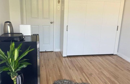 Gardena House | 259) Private/Secure studio!