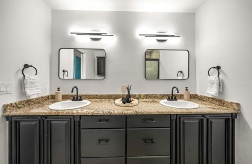 Bradenton House | 25P Pickleball Basketball Spa Theater Pool Golf