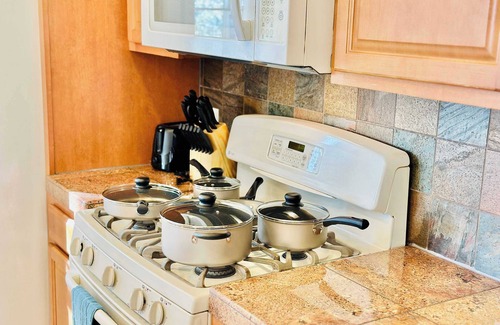 Northeast Reno House | 27 minutes to Tesla/Sleeps 12