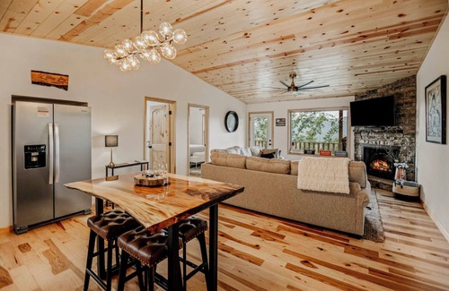 Murphy Cabin | 270° Mountain Views at EverLight Mountain Escape - Couples Retreat