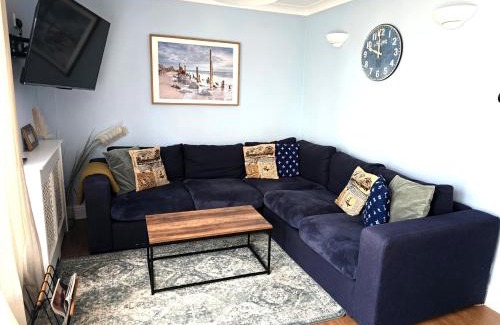Staines Apartment | 28 ExcellentStays - Heathrow - 5 Bedroom House