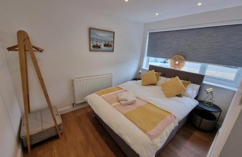 Staines Apartment | 28 ExcellentStays - Heathrow - 5 Bedroom House