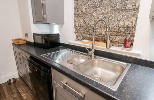 Helmsley Cottage | 29 BONDGATE, pet friendly, character holiday cottage in Helmsley