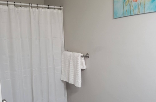 Bel Aire House | 29-day min stays, In-unit laundry, and reliable WiFi. Corporates stays welcome
