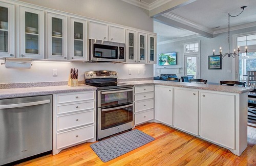 Ocean Point House | 29 Ocean Point | AvantStay | Luxe Kitchen, Balcony