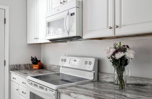 Aiken House | 2B1B Steps from the Golf Course, Historic Downtown