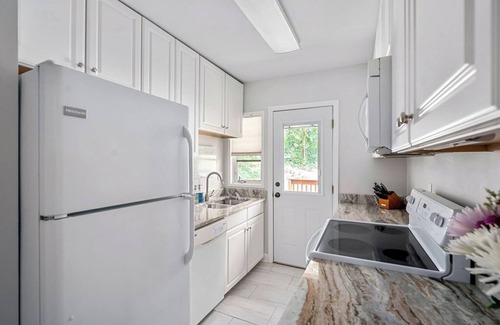 Aiken House | 2B1B Steps from the Golf Course, Historic Downtown