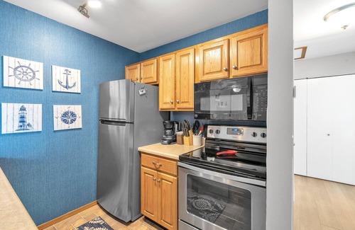 Port Clinton Condo | 2Bd/1Ba, Lake/Riverview Condo; discounts for longer stays