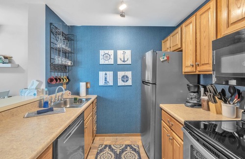 Port Clinton Condo | 2Bd/1Ba, Lake/Riverview Condo; discounts for longer stays