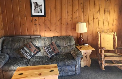 West Yellowstone Cabin | 2bd/1ba, Park 520 Hotel #