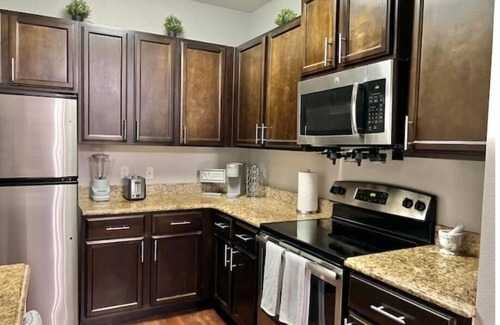Ocoee Apartment | 2BD Apt+Lake/FountainView+Balcony, Resort Style Pool, Wi-Fi, Desk, Gym, Kitchen