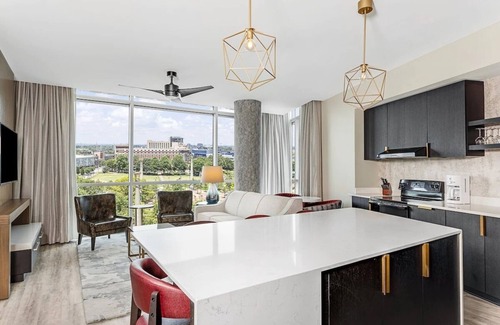 Downtown Atlanta Condo | 2BD/Atlanta - Downtown w/Rooftop Pool and Pool Bar!