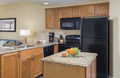 Table Rock Resort | 2BD Deluxe/Branson - w/Pools, Barbecue, Gym!