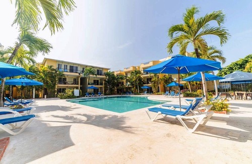 La Esplanada Apartment | 2bd downtown condo, fully furnished & equipped, large pool, guest-friendly