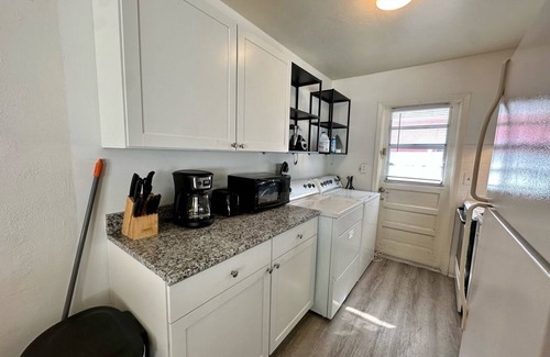 Pinellas Park Apartment | 2BD Duplex Unit near St. Pete! Fast WiFi Monthly Savings & Pet Friendly!