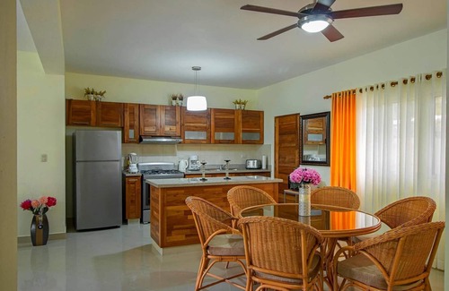 ProCab Apartment | 2BD groundfloor apt in central Cabarete, steps from beach, pool/cable TV/WiFi/AC