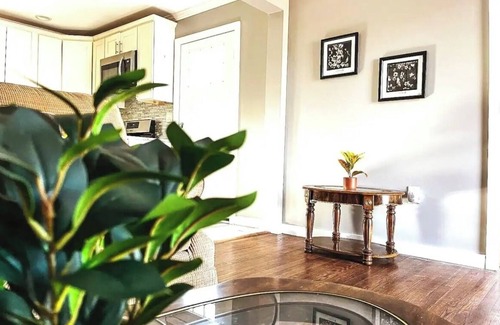 East Side House | 2Bd Home w No Extra Fees+Office Space+FULL Kitchen+Digital TV+Picture Wall+WD