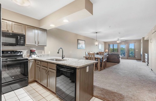 Indian Point Condo | 2BD Lake Condo Sleeps 10. Resort Perks, Golf and Ticket Discounts