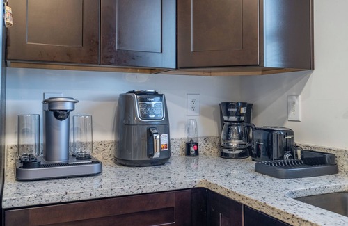 Austell Apartment | 2BD Oasis Near Battery & SixFlags in Austell