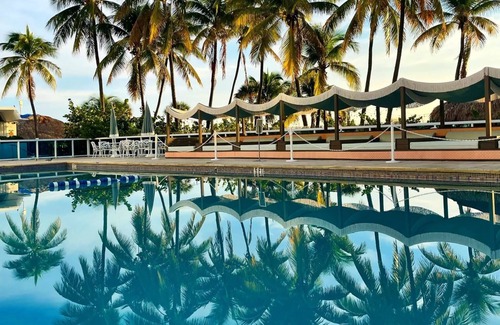 La Gorce Apartment | 2bd Oceanfront Master Ste OceanView w/balcony, Pool, nearby dining, beach access