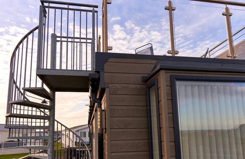 Swalecliffe House | 2BD Seafront Lodge Amazing views in Kent