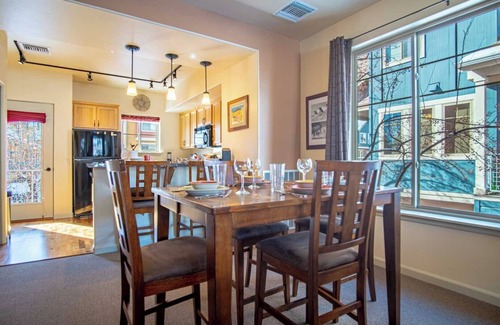 Hailey Condo | 2BD Sweetwater Condo - Community Park, Pool + Hot Tub