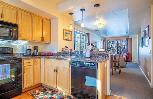 Hailey Condo | 2BD Sweetwater Condo - Community Park, Pool + Hot Tub