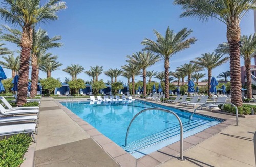 Las Vegas Condo | 2BD/Vegas - Private Living Room and Kitchen in your Condo!