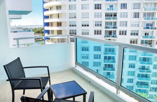 La Gorce Apartment | 2bd2bth Partial Ocean view Ste w/balcony, Pool, nearby dining, beach access