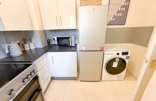 White City Apartment | 2BDR flat w. Balcony | Hammersmith, Shepherds Bush