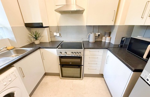 White City Apartment | 2BDR flat w. Balcony | Hammersmith, Shepherds Bush