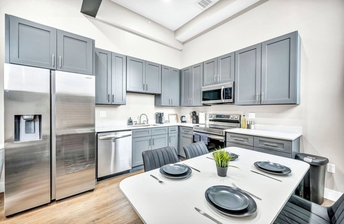 Cleveland Apartment | 2Bed 1Bath 10 Min to DT Ping Pong