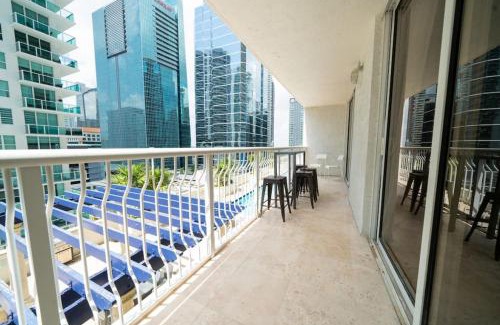 Brickell House | 2Bed 2 Bath Airbnb Friendly building with Pool, Hot Tub, and Gym