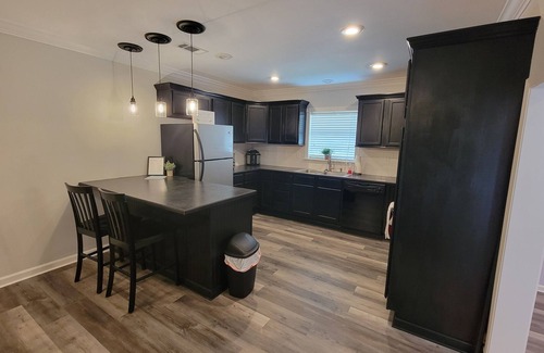 Houma House | 2bed/2bath Cottage in Downtown Houma. 30+ day stays welcome.