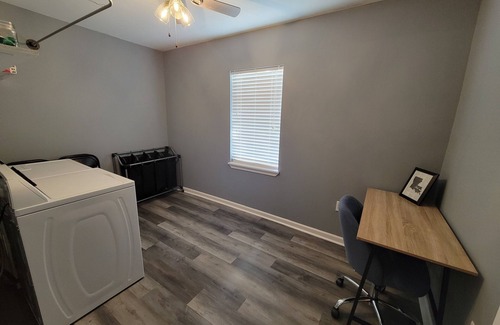 Houma House | 2bed/2bath Cottage in Downtown Houma. 30+ day stays welcome.