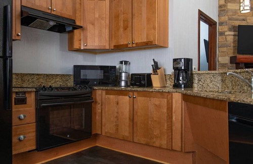 Lake Delton Resort | 2Bed/2Bath Deluxe Suite in our Dells Resort w/Access to Wilderness Territory!