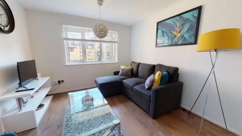 West Ham Apartment | 2BedRm-4guests-Parking-NearStation