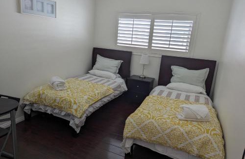 Ocean Park Apartment | 2Bedroom with Den and 2BA 4 Blocks to Santa Monica Beach