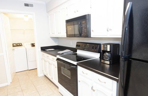 Tuscaloosa House | 2BR/1.5BA Townhouse. 10 min to UA Campus, River Run Park & Downtown Northport