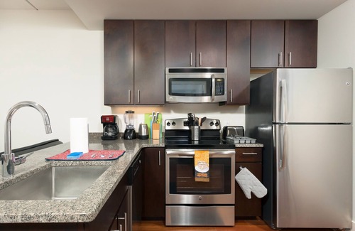 Center City West Apartment | 2br/1ba Apartment Near Rittenhouse Square 2 Bedroom Apts by RedAwning