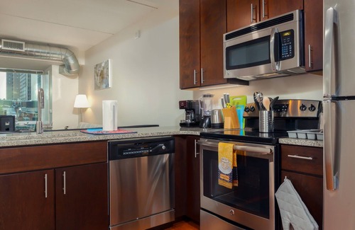 Center City West Apartment | 2br/1ba Apartment Near Rittenhouse Square 2 Bedroom Apts by RedAwning