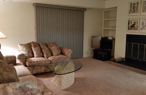 Gaithersburg Condo | 2BR/1BA Private Condo W/Terrace Patio