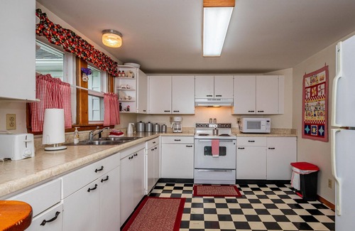 Nashville House | 2BR, 1BA