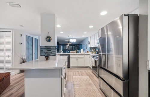 Port Richey Condo | 2BR 2BA Condo Overlooking Gulf with Beach and Pool!