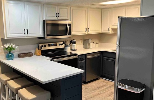 Auburn Apartment | 2BR/2BA Renovated Condo under 1 mile to Toomers
