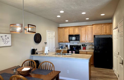 Mesquite Condo | 2BR/2FB Ground Floor - No Stairs w/2 Car Garage
