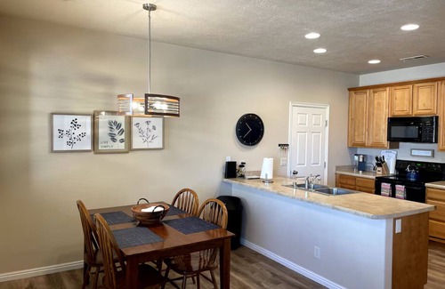 Mesquite Condo | 2BR/2FB Ground Floor - No Stairs w/2 Car Garage