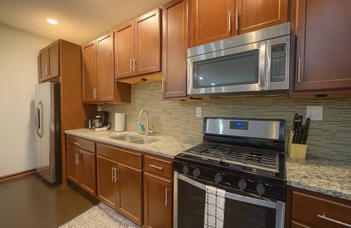 Chicago Apartment | 2BR Airy Apt w/Free Parking